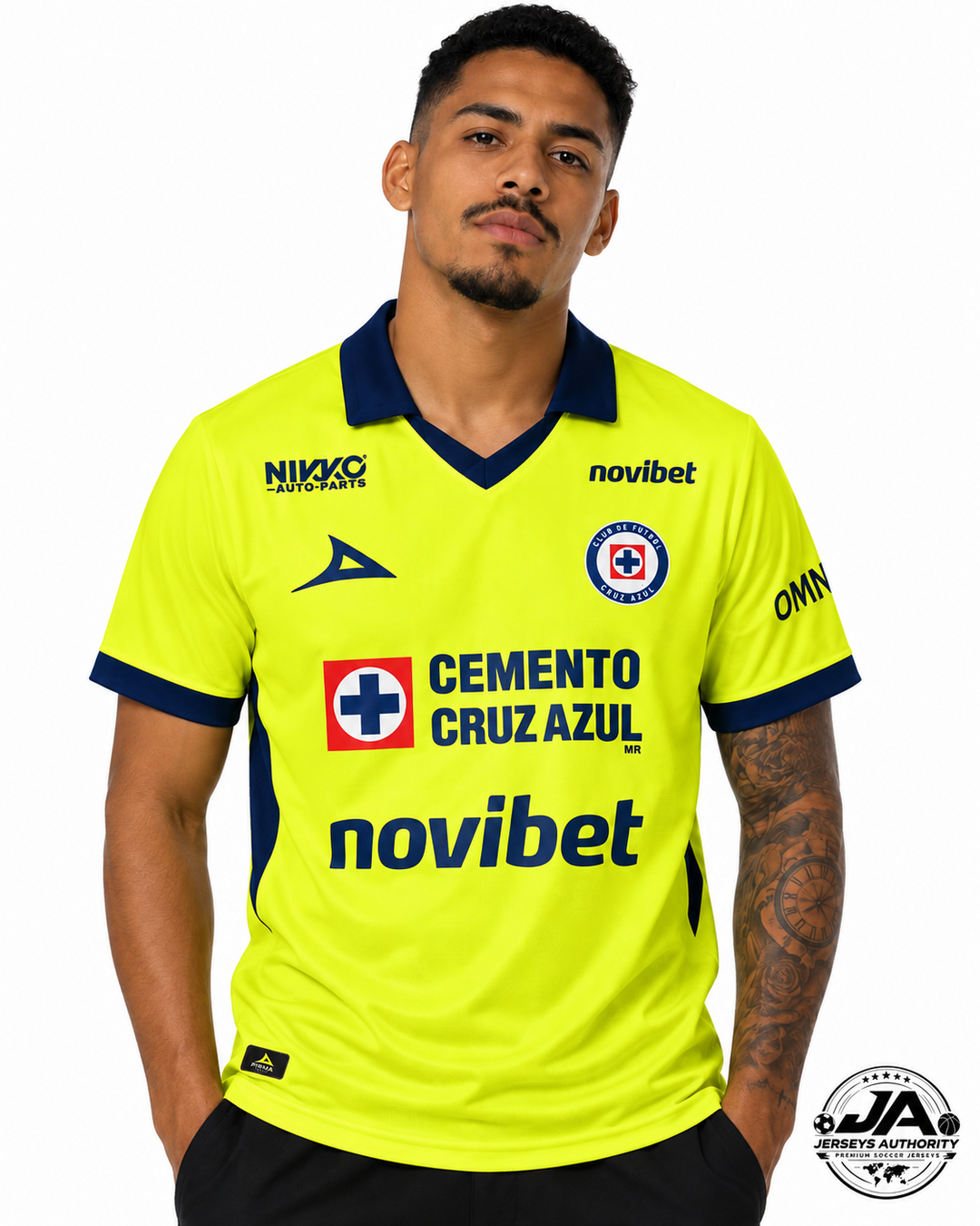 26/27 Cruz Azul Green Goalkeeper Jersey Fan Version on model