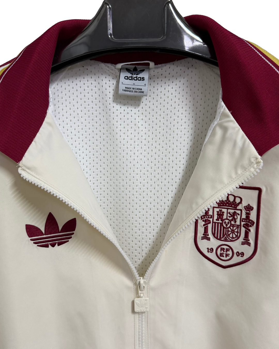 26/27 Spain 2 Stars Full Zipper Windbreaker - collar-detail