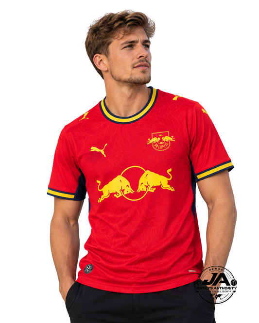 Camiseta de local del RB Leipzig 2024/25 - Versión aficionado con parches de la UCL