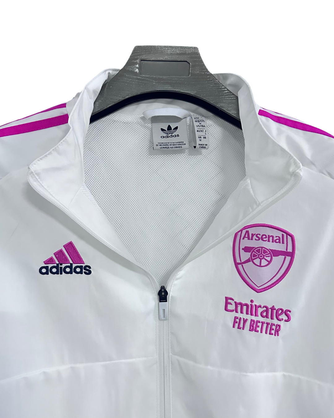 Arsenal jacket crest and zipper detail