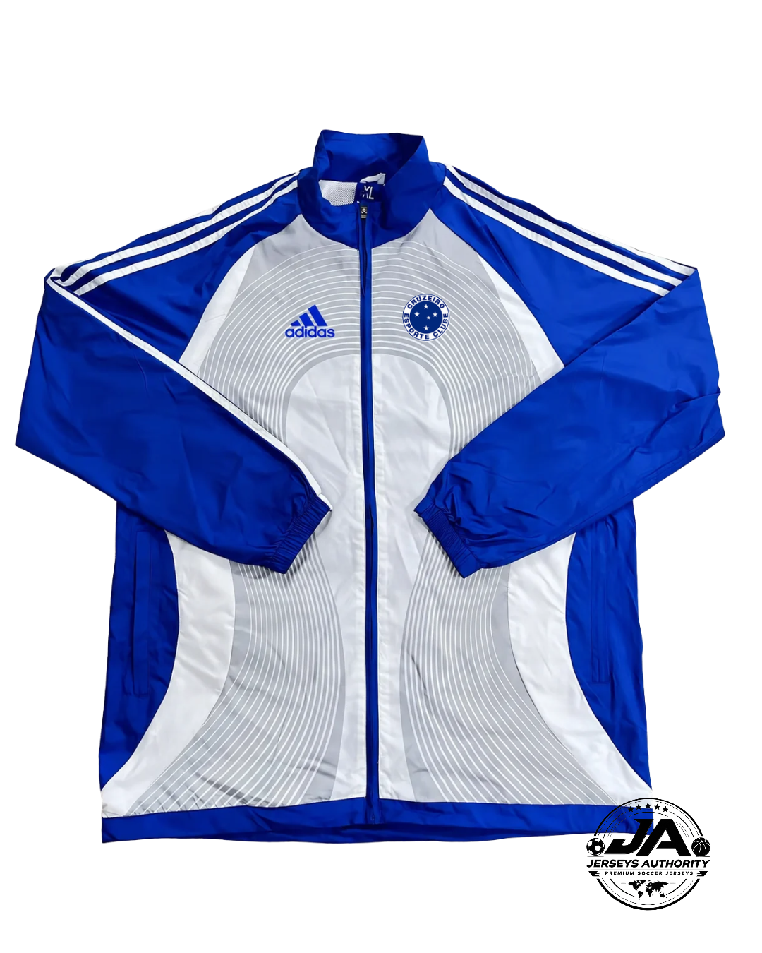 Model wearing Cruzeiro 26/27 blue windbreaker