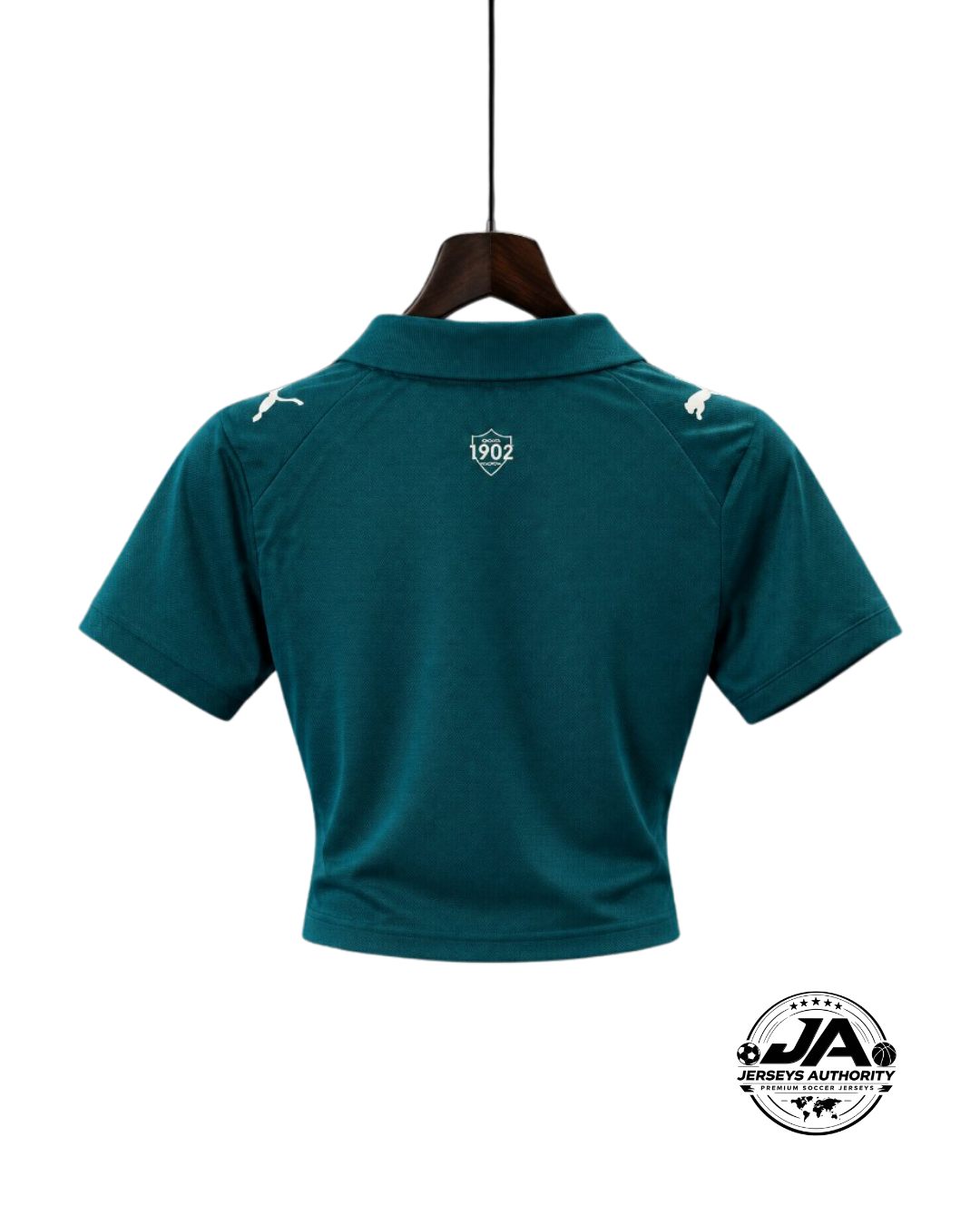 Model wearing Fluminense green women crop jersey